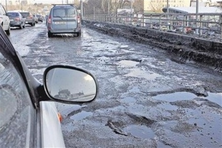 Львівський облавтодор оштрафували на 35 тисяч гривень за ДТП, яке трапилось через яму на дорозі