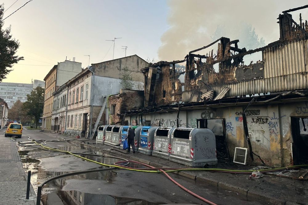 У Львові вщент згоріла будівля кінотеатру Дзвін