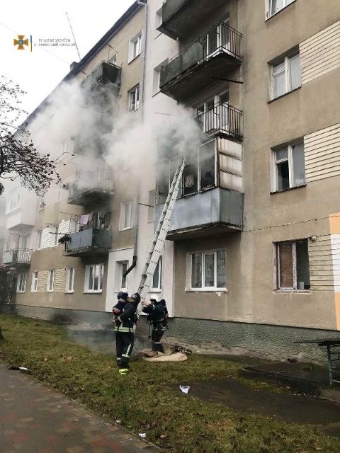 У Миколаєві через пожежу в квартирі постраждали двоє людей
