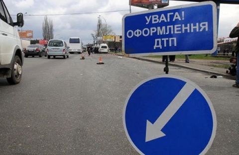 Водій автомобіля збив двох пішоходів та втік з місця автопригоди у Жовківському районі