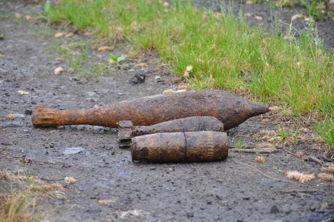 6 артелирійських снарядів та 2 міни виявлені поблизу залізної дороги на Львівщині