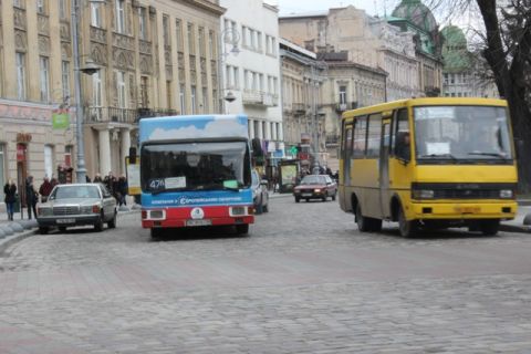 На чотири міські маршрути не вийшла жодна маршрутка