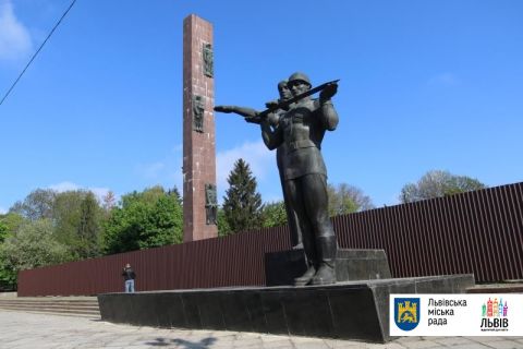 Міськрада Львова розпочала огородження Монументу Слави